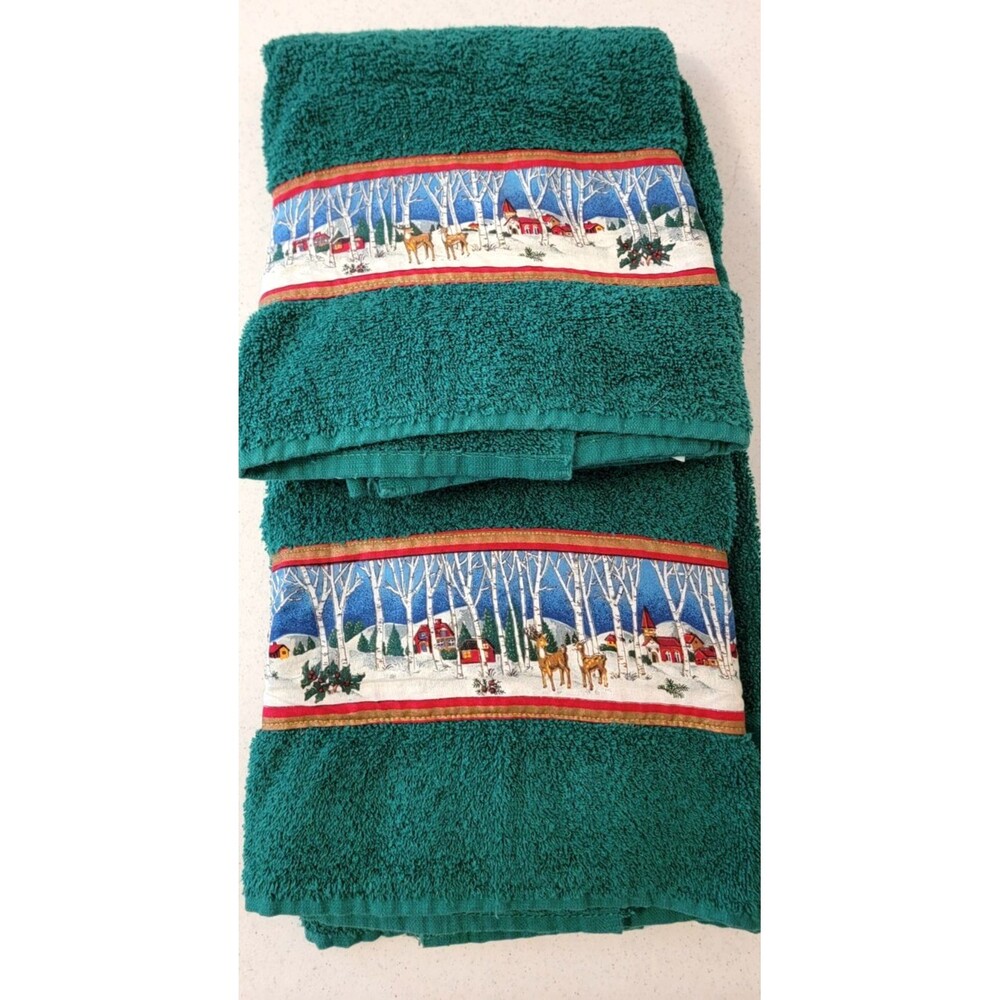 2 Vintage Christmas Holiday Bath Towels Woodland Winter Christmas Cottage Green